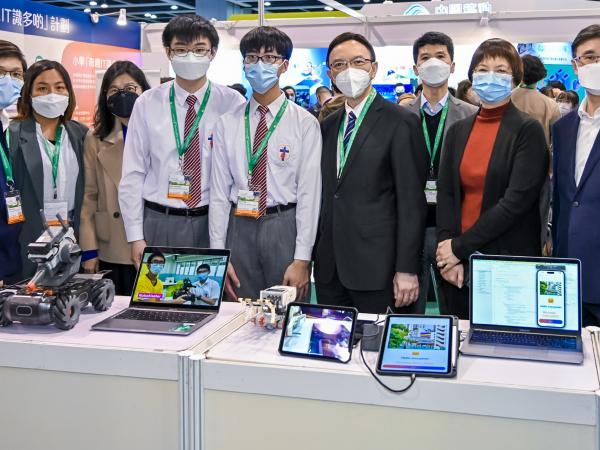 Mr. Victor Lam, JP, Government Chief Information Officer visit our exhibition