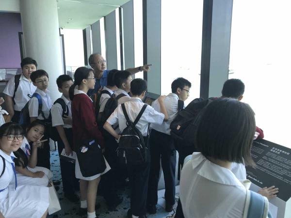 中國歷史科老師帶領初中學生參觀海事博物館，參觀過程中，同學專心聆聽導賞員講解，對香港海事歷史增加了不少認識。(9/2019)