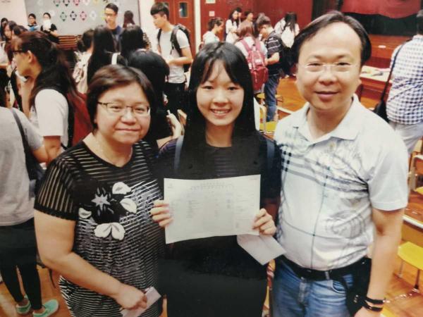 The first girl (Lam Ching) who obtained 5** in economics in DES