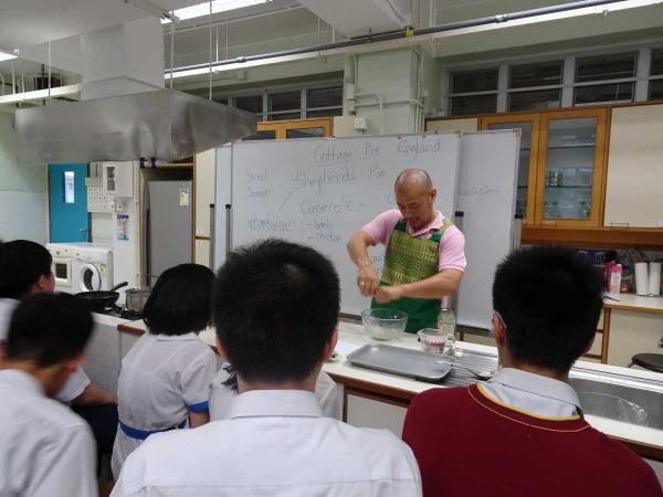 Cooking with NET gives students the chance to practise using English in an authentic environment