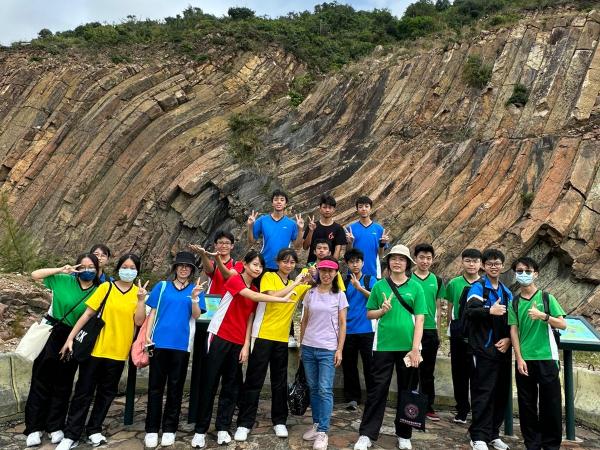 Explored the hexagonal rock columns at Sai Kung geopark
